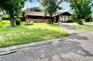 3802 Dolphin Ln, La Porte, TX 77571 - Photo 4