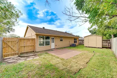 328 Meadow Wood Court, League City, TX 77573 - Photo 2