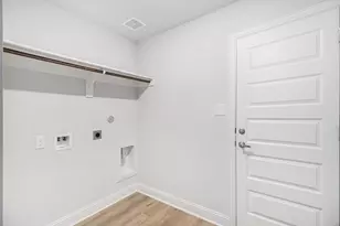 9 Keystone Ct, Angleton, TX 77515 - Photo 1