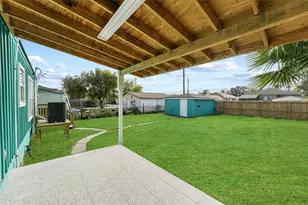 4907 Alamo Dr, Galveston, TX 77551 - Photo 16