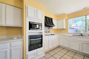 10130 Berry Limb Dr, Houston, TX 77099 - Photo 12