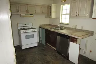 1306 Pershing St, Baytown, TX 77520 - Photo 16