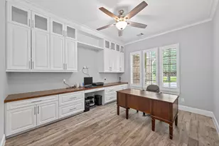 12011 Oak Crest Ct, Conroe, TX 77385 - Photo 6