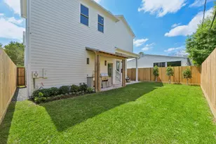 1119 E 7th 1/2 St, Houston, TX 77009 - Photo 48