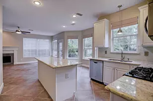 147 N Willow Point Cir, The Woodlands, TX 77382 - Photo 6