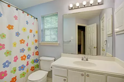 147 N Willow Point Circle, The Woodlands, TX 77382 - Photo 16
