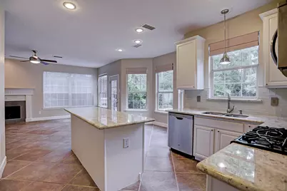 147 N Willow Point Circle, The Woodlands, TX 77382 - Photo 6