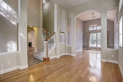 147 N Willow Point Circle, The Woodlands, TX 77382 - Photo 4