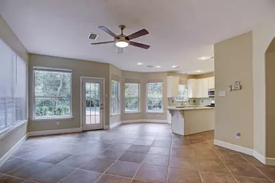 147 N Willow Point Circle, The Woodlands, TX 77382 - Photo 10
