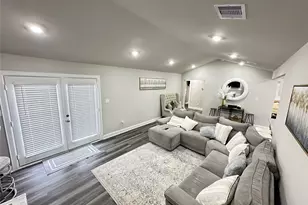 201 S 5th St, Highlands, TX 77562 - Photo 10