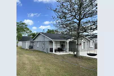 201 S 5th Street, Highlands, TX 77562 - Photo 2