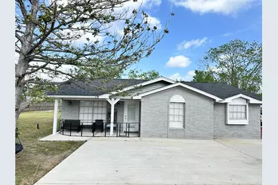 201 S 5th Street, Highlands, TX 77562 - Photo 1