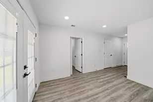 10406 Broadstairs St, Houston, TX 77013 - Photo 14