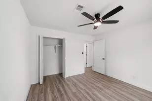 10406 Broadstairs St, Houston, TX 77013 - Photo 8