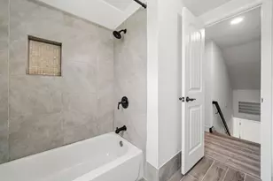 10406 Broadstairs St, Houston, TX 77013 - Photo 26