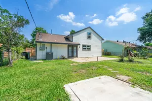 10406 Broadstairs St, Houston, TX 77013 - Photo 30