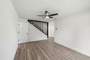10406 Broadstairs St, Houston, TX 77013 - Photo 6