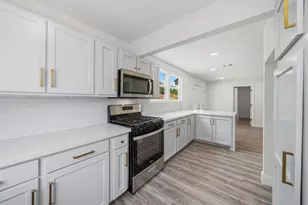 10406 Broadstairs St, Houston, TX 77013 - Photo 18