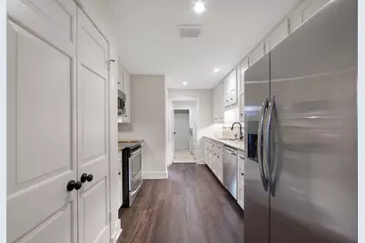 9621 Longmont Drive, Houston, TX 77063 - Photo 10