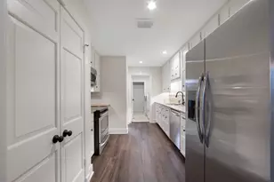 9621 Longmont Dr, Houston, TX 77063 - Photo 10