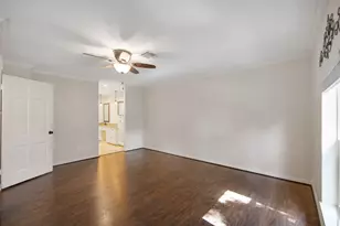 9621 Longmont Dr, Houston, TX 77063 - Photo 32