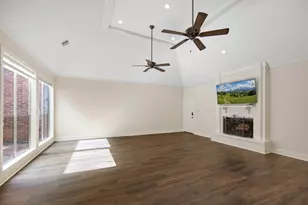 9621 Longmont Dr, Houston, TX 77063 - Photo 28
