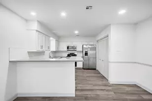 1716 Huge Oaks St, Houston, TX 77055 - Photo 8