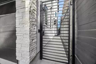 236 Birdsall St, Houston, TX 77007 - Photo 2