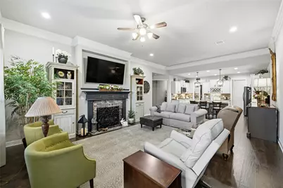 9916 Oaklawn Dr Drive, Mont Belvieu, TX 77523 - Photo 16