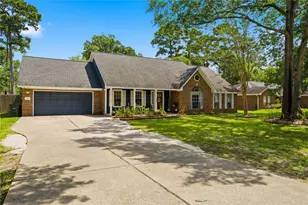 423 E Oak Hill Dr, Oak Ridge North, TX 77386 - Photo 2