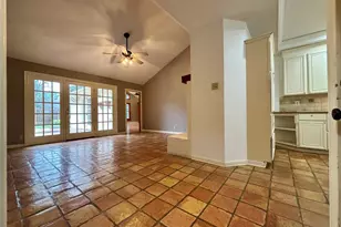 116 Bougainvillea St, Lake Jackson, TX 77566 - Photo 4