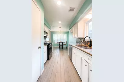 13607 Fernhill Drive, Sugar Land, TX 77498 - Photo 8