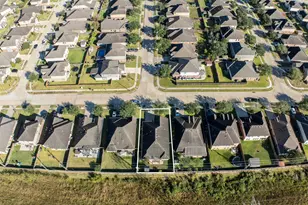 349 Lake Line Dr, Alvin, TX 77511 - Photo 34