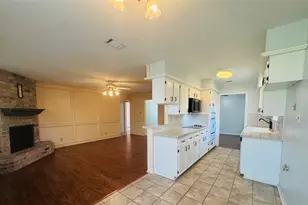 212 Dogwood St, Lake Jackson, TX 77566 - Photo 8