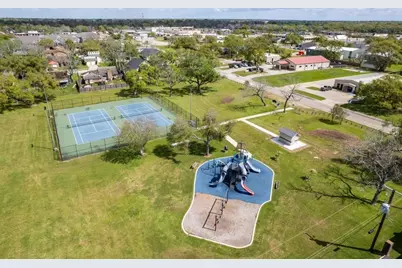 418 Garland Drive #206, Lake Jackson, TX 77566 - Photo 14