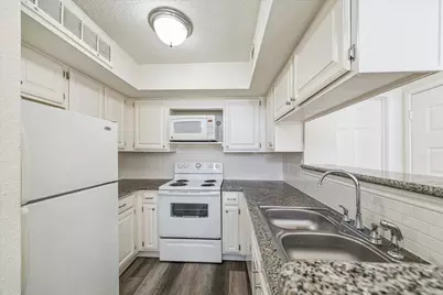 10855 Meadowglen Lane #1030, Houston, TX 77042 - Photo 4