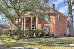 4410 Heatherwilde St, Sugar Land, TX 77479 - Photo 2