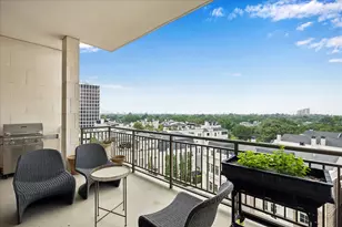 2325 Welch St, Houston, TX 77019 - Photo 2
