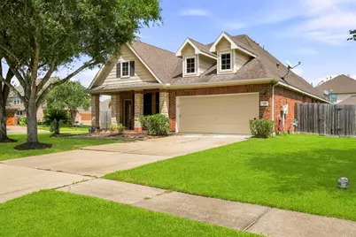 125 Avery Springs Lane, Dickinson, TX 77539 - Photo 2