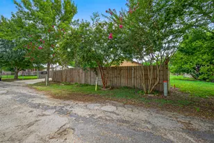 403 White St, Madisonville, TX 77864 - Photo 2