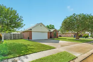 1164 Thomas Dr, Angleton, TX 77515 - Photo 2