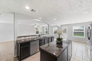 11747 Red Hummingbird Dr, Houston, TX 77047 - Photo 10