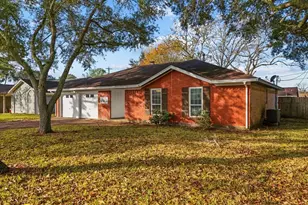 1506 Parkway Dr, Alvin, TX 77511 - Photo 4