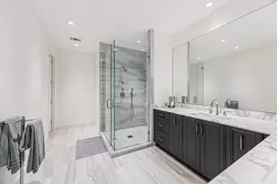 10 S Briar Hollow Ln, Houston, TX 77027 - Photo 22