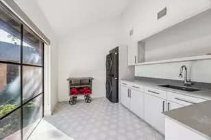 10 S Briar Hollow Ln, Houston, TX 77027 - Photo 30