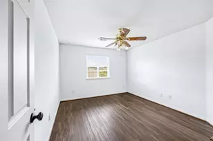 10502 Raven Crossing Ln, Houston, TX 77089 - Photo 14