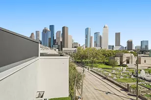 1304 W Dallas St, Houston, TX 77019 - Photo 6
