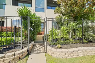 1304 W Dallas St, Houston, TX 77019 - Photo 2