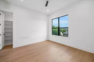 1323 W 22nd St, Houston, TX 77008 - Photo 16