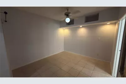 10855 Meadowglen Lane #1009, Houston, TX 77042 - Photo 14